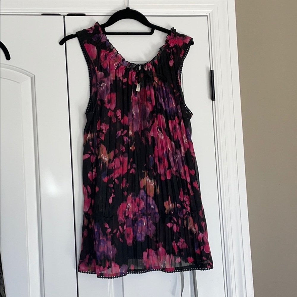 Flounce Sheer Gorgeous print and colors Top